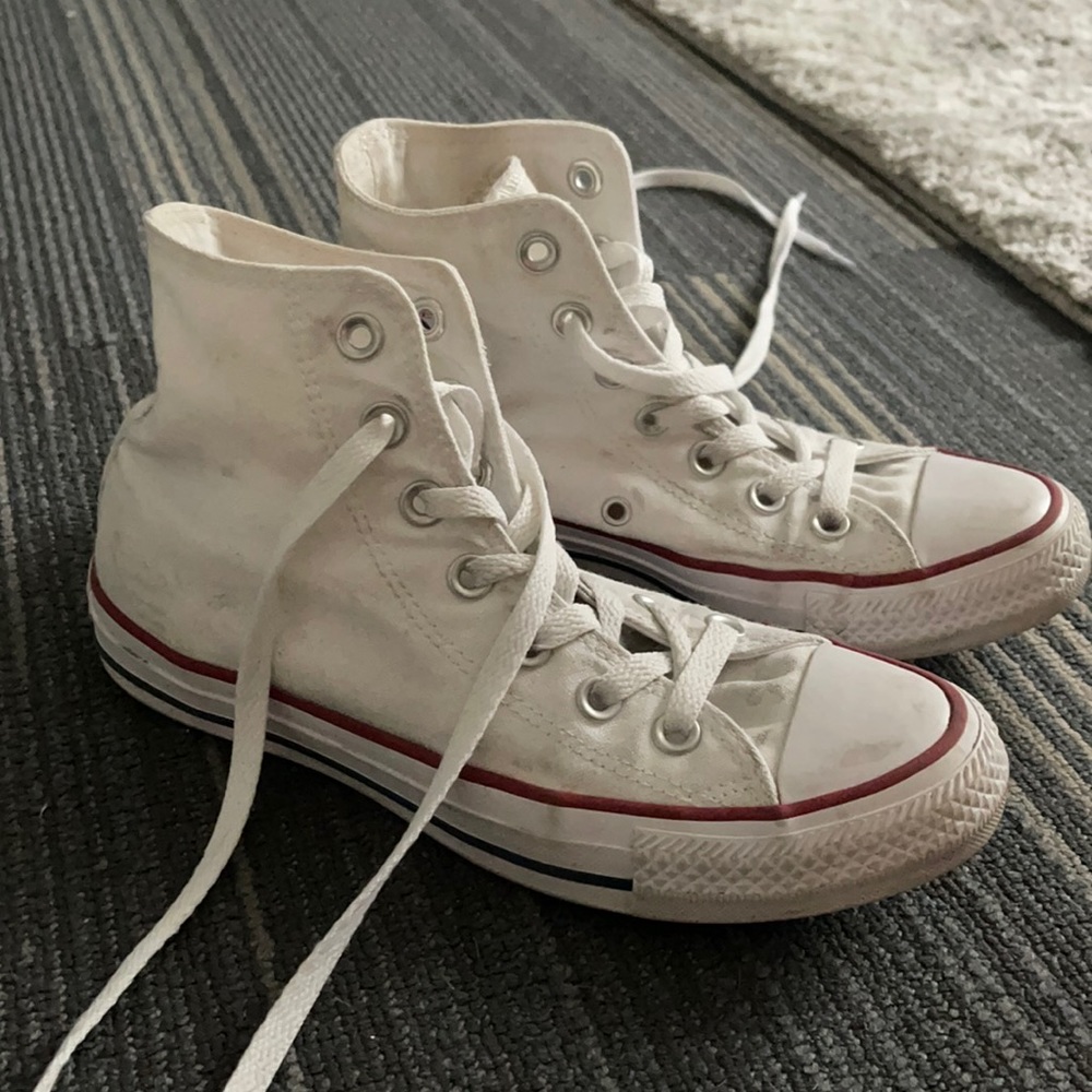 WHITE HIGHTOP CONVERSE WOMENS SIZE 6